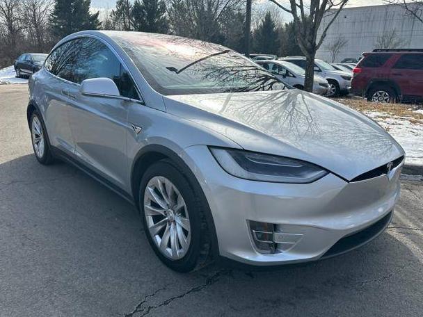 TESLA MODEL X 2017 5YJXCBE22HF046700 image